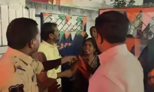 हॉस्टल की 25 छात्राएं हॉस्पिटल में भर्ती, फूड पॉइजनिंग की शिकायत हॉस्टल की 25 छात्राएं हॉस्पिटल में भर्ती, फूड पॉइजनिंग की शिकायत