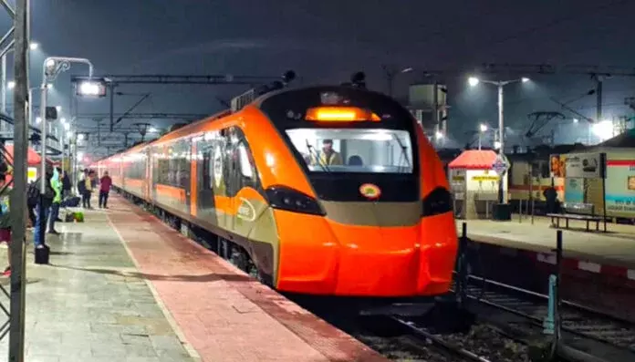 Howrah – कामाख्या वंदे भारत को ज़बरदस्त रिस्पॉन्स मिला Howrah – कामाख्या वंदे भारत को ज़बरदस्त रिस्पॉन्स मिला