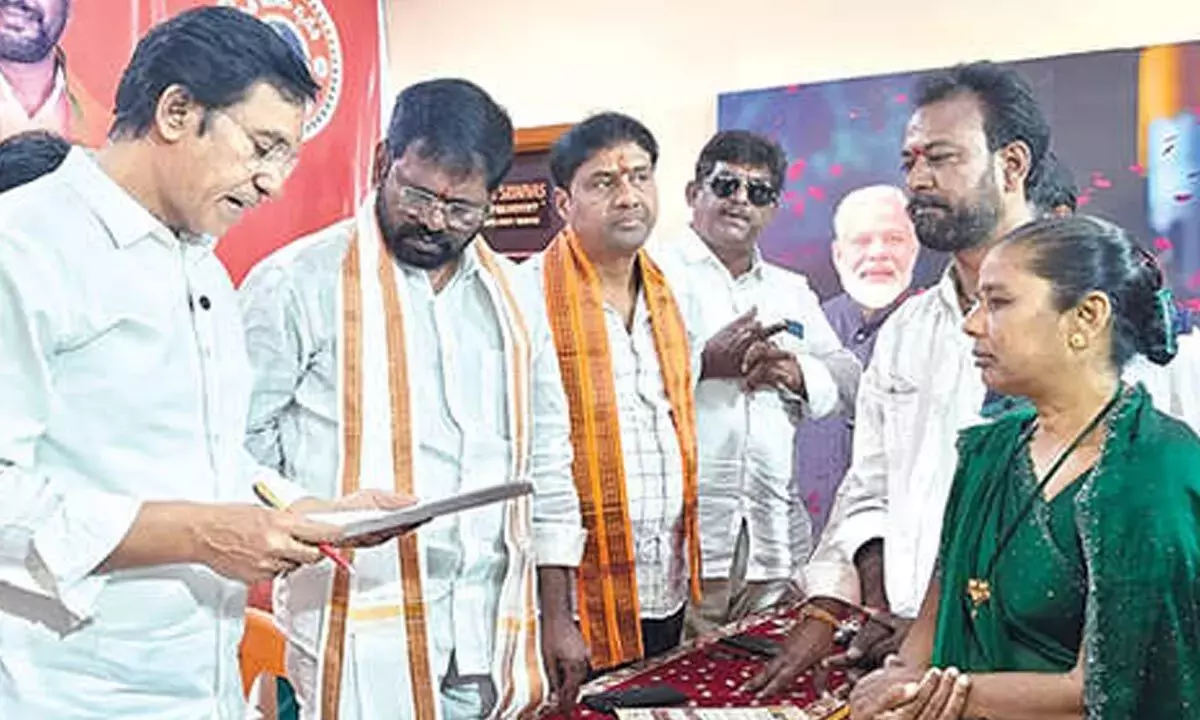 Andhra: बीजेपी ने जनता वराधी पर कब्ज़ा कर लिया Andhra: बीजेपी ने जनता वराधी पर कब्ज़ा कर लिया