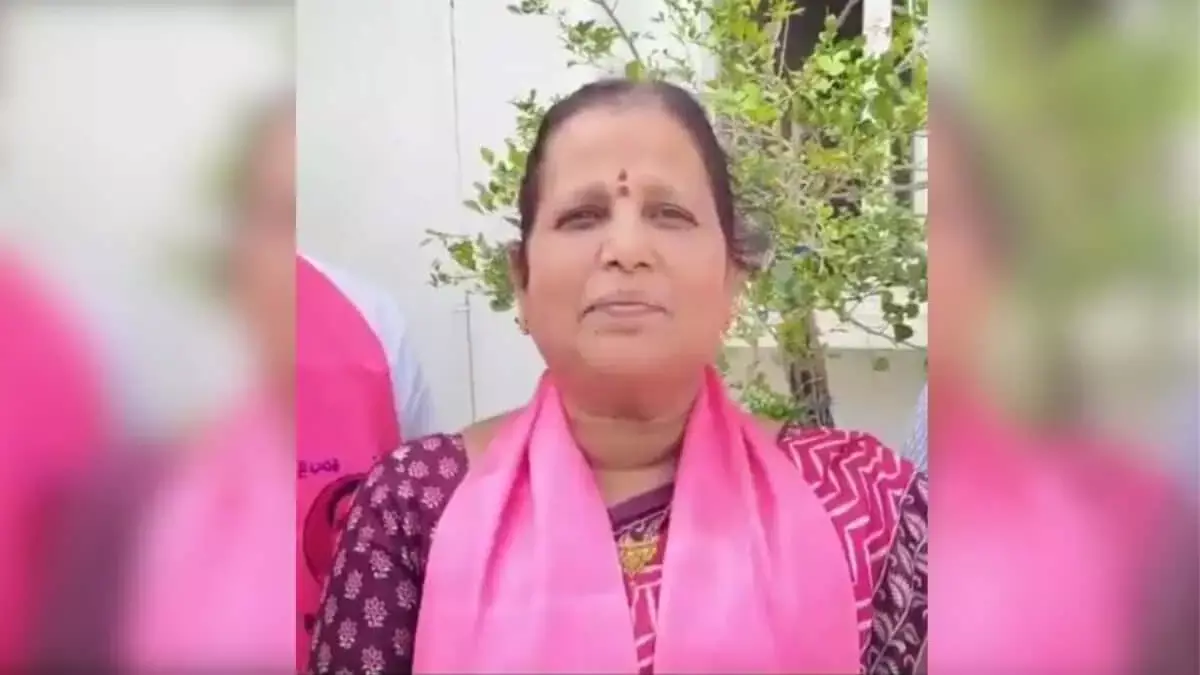 BRS ने गलवान शहीद संतोष बाबू की मां को सूर्यपेट चुनाव में उतारा BRS ने गलवान शहीद संतोष बाबू की मां को सूर्यपेट चुनाव में उतारा