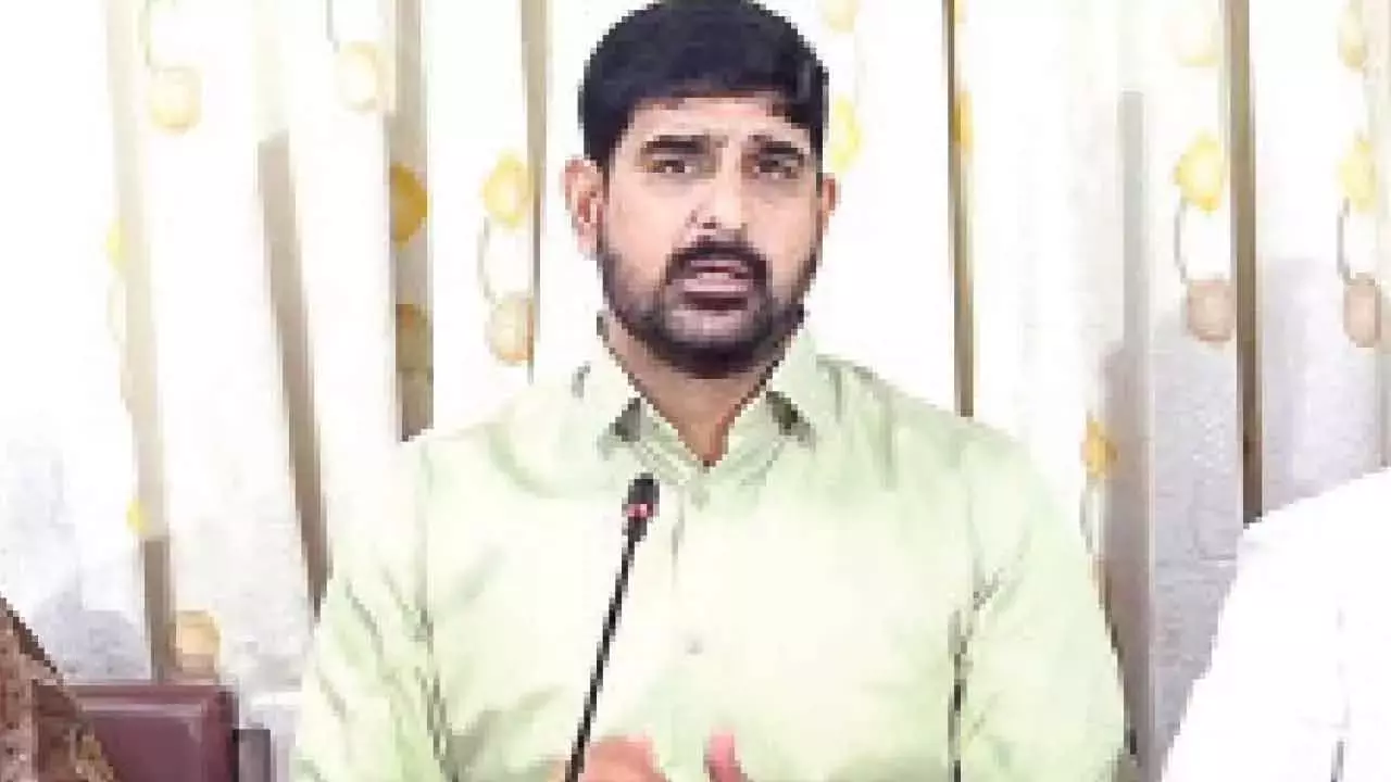 BRS विधायक ने करीमनगर पुलिस के खिलाफ विशेषाधिकार प्रस्ताव पेश BRS विधायक ने करीमनगर पुलिस के खिलाफ विशेषाधिकार प्रस्ताव पेश