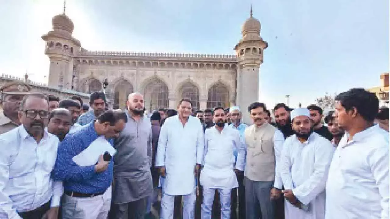 Telangana: मक्का मस्जिद के रेनोवेशन में देरी से रमज़ान से पहले गुस्सा भड़का Telangana: मक्का मस्जिद के रेनोवेशन में देरी से रमज़ान से पहले गुस्सा भड़का