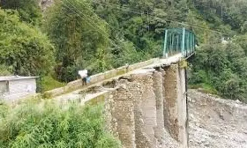 Uttarkashi:कुपड़ा नाले में 98 लाख से होगा वैली ब्रिज का निर्माण Uttarkashi:कुपड़ा नाले में 98 लाख से होगा वैली ब्रिज का निर्माण