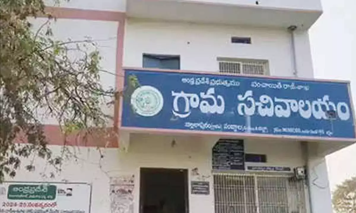 Andhra: गांव सचिवालय में युवक ने आत्महत्या का प्रयास किया