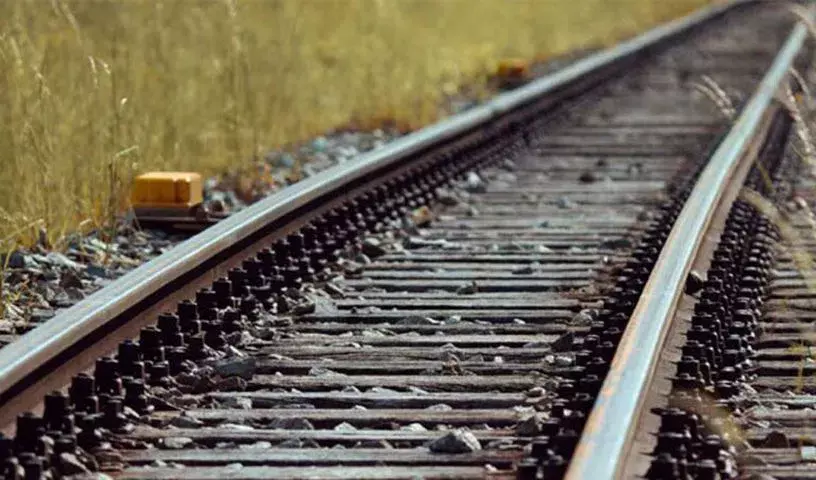 Hyderabad: चेरलापल्ली में रेलवे ट्रैक पर एक ही परिवार के तीन सदस्यों ने सुसाइड कर लिया