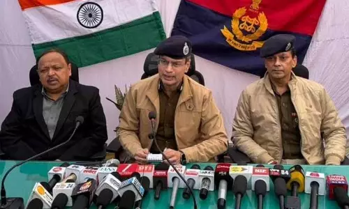 गैंगस्टर हिंसा बढ़ने के बाद पंजाब के DGP गौरव यादव ने बॉर्डर रेंज के अधिकारियों से मुलाकात की गैंगस्टर हिंसा बढ़ने के बाद पंजाब के DGP गौरव यादव ने बॉर्डर रेंज के अधिकारियों से मुलाकात की