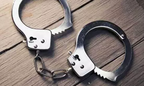 पंजाब विजिलेंस ब्यूरो ने 32,000 रुपये की रिश्वत लेने के आरोप में SMO और असिस्टेंट को गिरफ्तार किया पंजाब विजिलेंस ब्यूरो ने 32,000 रुपये की रिश्वत लेने के आरोप में SMO और असिस्टेंट को गिरफ्तार किया