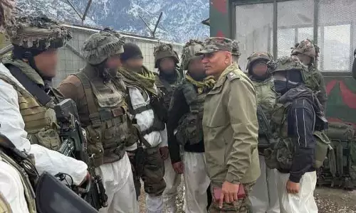 Jammu and Kashmir आर्मी कमांडर ने किश्तवाड़ में काउंटर-टेरर ग्रिड का जायजा लिया Jammu and Kashmir आर्मी कमांडर ने किश्तवाड़ में काउंटर-टेरर ग्रिड का जायजा लिया