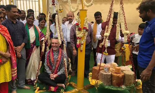 Telangana के मेदाराम में आदिवासी मेले के लिए लाखों श्रद्धालु उमड़े Telangana के मेदाराम में आदिवासी मेले के लिए लाखों श्रद्धालु उमड़े