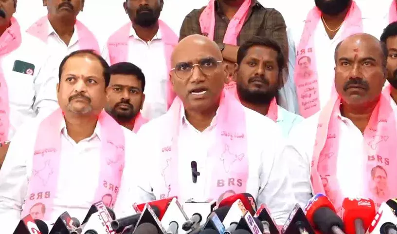 RS प्रवीण कुमार ने केसीआर को नोटिस देने में एसआईटी के दोहरे मापदंड की आलोचना