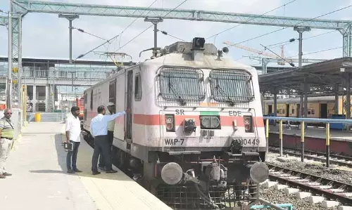 Tiruvarur: एसी लोको का ट्रायल रन सफलतापूर्वक किया गया Tiruvarur: एसी लोको का ट्रायल रन सफलतापूर्वक किया गया