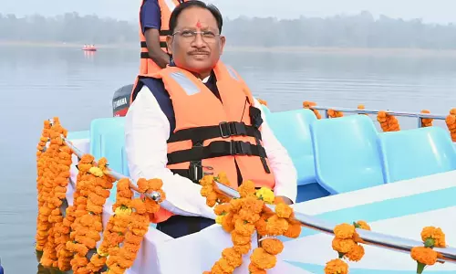 CM साय ने शांत सरोवर में किया नौका विहार CM साय ने शांत सरोवर में किया नौका विहार