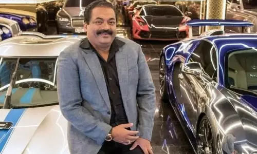 Karnataka: IT रेड के दौरान उद्योगपति की मौत, जांच में आत्महत्या एंगल पर जोर Karnataka: IT रेड के दौरान उद्योगपति की मौत, जांच में आत्महत्या एंगल पर जोर