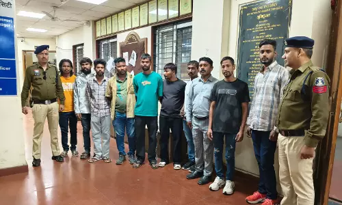 कमिश्नरेट लागू होने के बाद पुलिस का बदला अंदाज़, खेल मैदान और सुनसान इलाके सुरक्षित करने निकल रहे पुलिस जवान कमिश्नरेट लागू होने के बाद पुलिस का बदला अंदाज़, खेल मैदान और सुनसान इलाके सुरक्षित करने निकल रहे पुलिस जवान