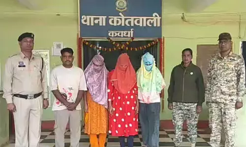 व्हाट्सएप के जरिए सेक्स रैकेट चल रहा था, 3 लड़की और दलाल अरेस्ट व्हाट्सएप के जरिए सेक्स रैकेट चल रहा था, 3 लड़की और दलाल अरेस्ट