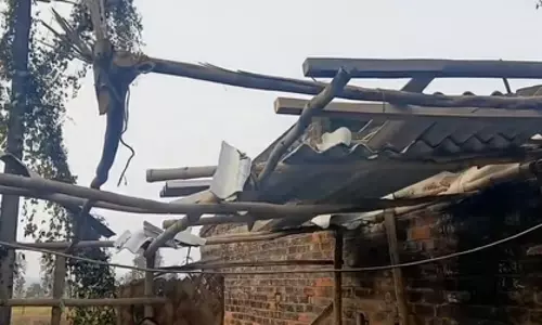 बंगाल में तृणमूल नेता की कार में धमाका; TMC और ISF ने एक-दूसरे पर आरोप लगाए बंगाल में तृणमूल नेता की कार में धमाका; TMC और ISF ने एक-दूसरे पर आरोप लगाए