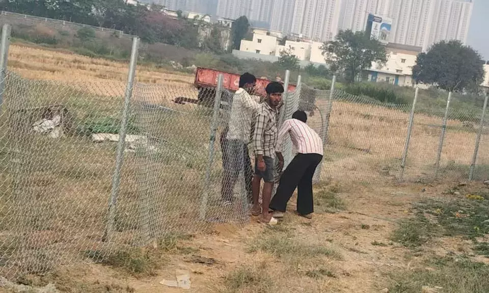 Telangana : हाइड्रा ने मेला चेरुवु में अवैध डंपिंग रोकी Telangana : हाइड्रा ने मेला चेरुवु में अवैध डंपिंग रोकी