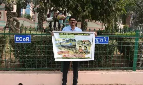 Bhubaneswar शहर में खामोश विरोध: अटके रेल प्रोजेक्ट को तुरंत पूरा करने की मांग Bhubaneswar शहर में खामोश विरोध: अटके रेल प्रोजेक्ट को तुरंत पूरा करने की मांग