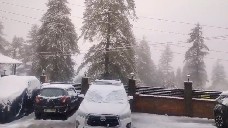 Dehradun: पहाड़ी क्षेत्रों में मौसम का मिजाज हुआ बदलाव, बर्फबारी के आसार Dehradun: पहाड़ी क्षेत्रों में मौसम का मिजाज हुआ बदलाव, बर्फबारी के आसार