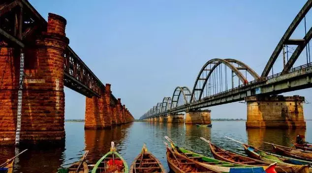AP ने जल शक्ति पैनल को बताया कि PBLP सिर्फ़ गोदावरी के अतिरिक्त पानी का इस्तेमाल करेगा AP ने जल शक्ति पैनल को बताया कि PBLP सिर्फ़ गोदावरी के अतिरिक्त पानी का इस्तेमाल करेगा