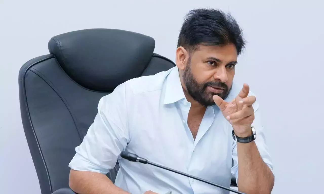 पवन Kalyan ने योजना लागू करने में देरी को लेकर अधिकारियों को चेतावनी दी