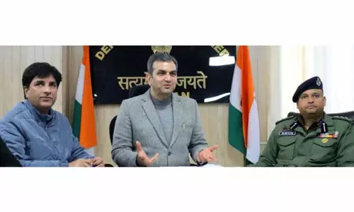 DC Ramban ने नशीले पदार्थों के खिलाफ उपायों की समीक्षा की DC Ramban ने नशीले पदार्थों के खिलाफ उपायों की समीक्षा की