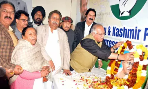 गांधी का दर्शन दुनिया में शांति बनाए रखने की कुंजी है: Karra गांधी का दर्शन दुनिया में शांति बनाए रखने की कुंजी है: Karra