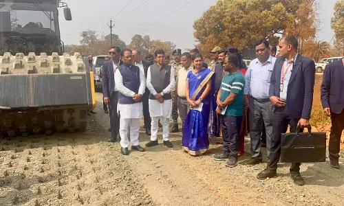 सड़क निर्माण कार्य गुणवत्ता युक्त और समय-सीमा में करें पूरा : CM साय सड़क निर्माण कार्य गुणवत्ता युक्त और समय-सीमा में करें पूरा : CM साय