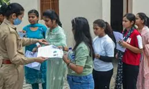 Patna: परीक्षा शुरू होने से आधा घंटा पहले बंद होगा प्रवेश, 10 सेटों में प्रश्न पत्र Patna: परीक्षा शुरू होने से आधा घंटा पहले बंद होगा प्रवेश, 10 सेटों में प्रश्न पत्र