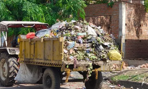 Farrukhabad: नगर पालिका की लापरवाही ने बढ़ाया संक्रमण का खतरा