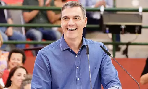 Spanish PM सांचेज़ ने एलोन मस्क के खिलाफ माइग्रेशन पॉलिसी का बचाव किया Spanish PM सांचेज़ ने एलोन मस्क के खिलाफ माइग्रेशन पॉलिसी का बचाव किया