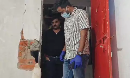 सिंधी बाजार में बड़ी चोरी, दीवार-छत तोड़कर लाखों का सामान ले उड़े चोर सिंधी बाजार में बड़ी चोरी, दीवार-छत तोड़कर लाखों का सामान ले उड़े चोर