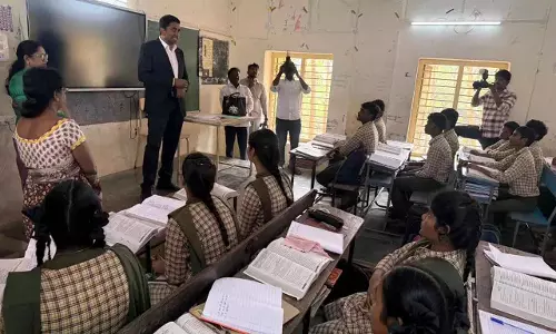 कलेक्टर की Student को सलाह: आलस छोड़ें, आत्मविश्वास के साथ दें बोर्ड परीक्षा