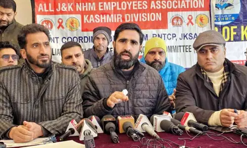 NHM कर्मचारियों ने मांगों को पूरा करने में देरी पर गुस्सा जताया NHM कर्मचारियों ने मांगों को पूरा करने में देरी पर गुस्सा जताया