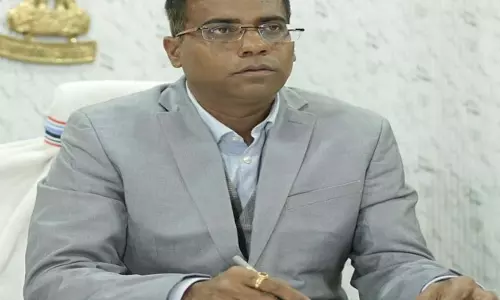 कलेक्टर का बड़ा एक्शन, 2 राईस मिल और 17 कोचियों के गोदाम को किया सील कलेक्टर का बड़ा एक्शन, 2 राईस मिल और 17 कोचियों के गोदाम को किया सील