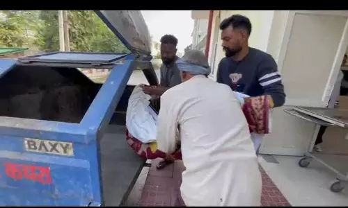 Amritsar MC ने घर-घर जाकर कचरा इकट्ठा करने की समीक्षा की, सख्त कार्रवाई की चेतावनी दी Amritsar MC ने घर-घर जाकर कचरा इकट्ठा करने की समीक्षा की, सख्त कार्रवाई की चेतावनी दी