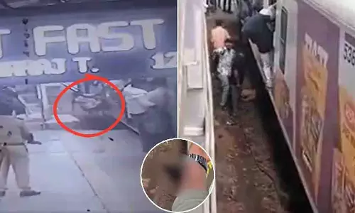 भीड़ बनी जानलेवा: Badlapur स्टेशन पर लोकल ट्रेन हादसे में महिला की मौत