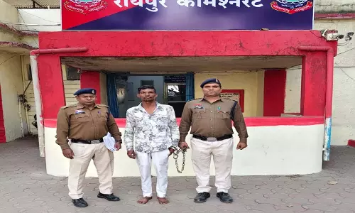 आजाद चौक थाना इलाके में अवैध शराब बेचने वाला आरोपी गिरफ्तार आजाद चौक थाना इलाके में अवैध शराब बेचने वाला आरोपी गिरफ्तार