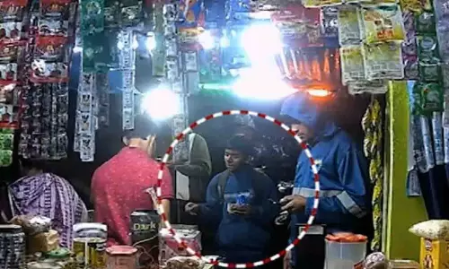 नवोदय विद्यालय का छात्र रहस्यमय तरीके से लापता; तलाशी अभियान जारी नवोदय विद्यालय का छात्र रहस्यमय तरीके से लापता; तलाशी अभियान जारी