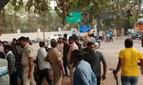 Bhubaneswar में आईजी पार्क के पास युवक का शव बरामद, पुलिस ने जांच शुरू की Bhubaneswar में आईजी पार्क के पास युवक का शव बरामद, पुलिस ने जांच शुरू की