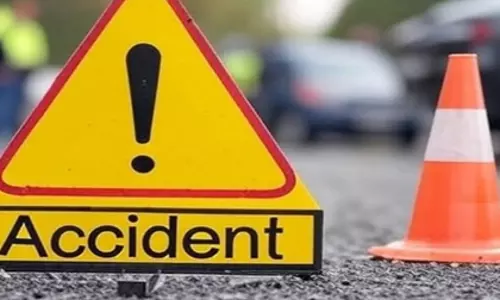 Bengal: हल्दिया में सड़क हादसे में 3 लोगों की मौत, 10 घायल Bengal: हल्दिया में सड़क हादसे में 3 लोगों की मौत, 10 घायल