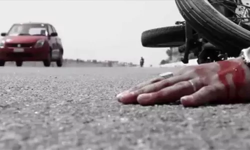 Rahatak: सड़क पर दो वाहन टकराए, परिचालक की मृत्यु