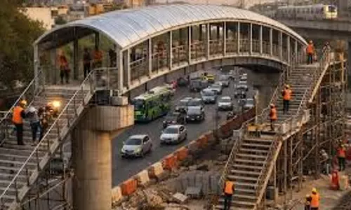 New Delhi: दिल्ली में बनेंगे आठ नए फुट ओवर ब्रिज, सरकार ने दी मंजूरी New Delhi: दिल्ली में बनेंगे आठ नए फुट ओवर ब्रिज, सरकार ने दी मंजूरी
