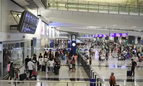 Hong Kong में 51 मिलियन येन की लूट के मामले में छह लोग गिरफ्तार Hong Kong में 51 मिलियन येन की लूट के मामले में छह लोग गिरफ्तार