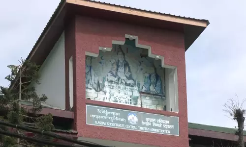 दलाई लामा मतदान के लिए दक्षिण India में तैयार दलाई लामा मतदान के लिए दक्षिण India में तैयार