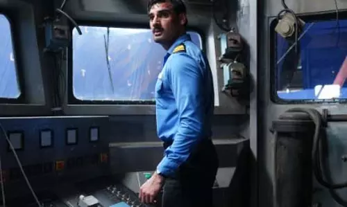 अहान ने फैंस से सवाल पूछते हुए कहा, क्या आपने बॉर्डर 2 देखी? अहान ने फैंस से सवाल पूछते हुए कहा, क्या आपने बॉर्डर 2 देखी?