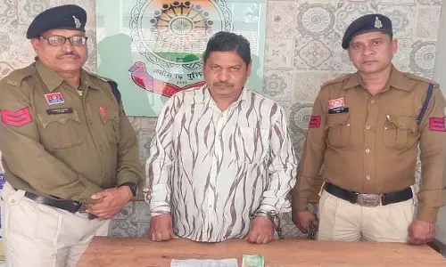 पाटन में ऑनलाइन-ऑफलाइन सट्टा लिखते आरोपी गिरफ्तार