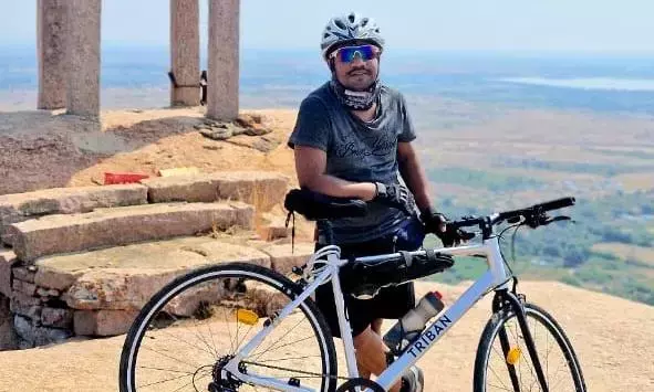 Engineer साई रायलसीमा की सबसे कठिन चोटियों पर साइकिल चलाकर विरासत को दिखा रहे हैं Engineer साई रायलसीमा की सबसे कठिन चोटियों पर साइकिल चलाकर विरासत को दिखा रहे हैं