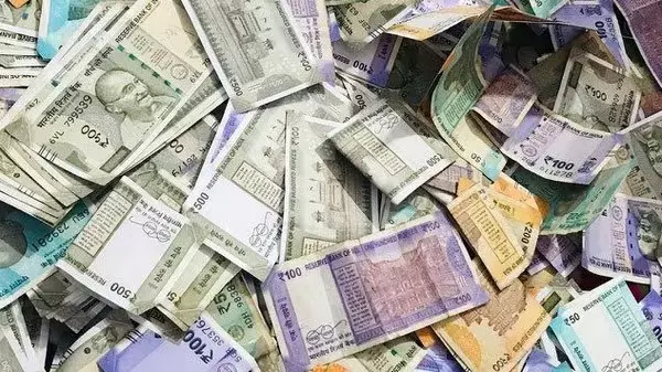 पूर्व क्लर्क 17 करोड़ की संपत्ति का मालिक निकला, छापेमारी कर विजिलेंस टीम ने किया खुलासा पूर्व क्लर्क 17 करोड़ की संपत्ति का मालिक निकला, छापेमारी कर विजिलेंस टीम ने किया खुलासा