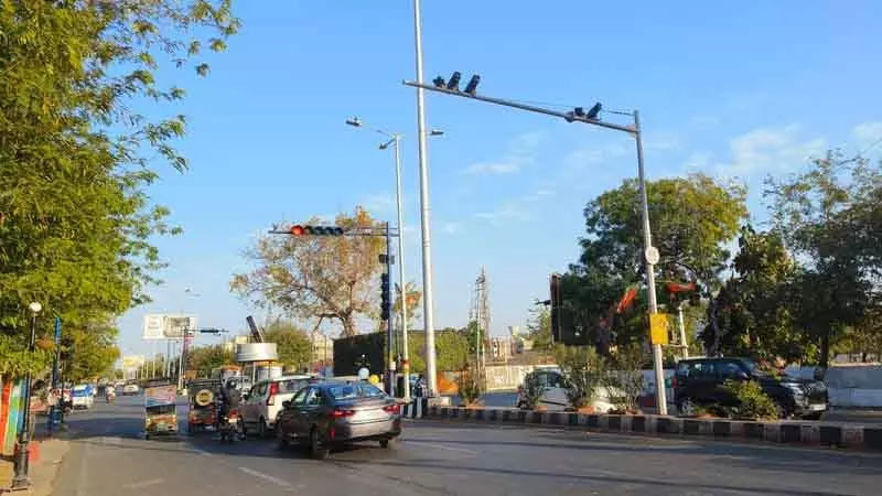 Delhi पुलिस: उल्लंघनकर्ताओं पर जुर्माना और अपराध रोकने में कैमरों का रोल Delhi पुलिस: उल्लंघनकर्ताओं पर जुर्माना और अपराध रोकने में कैमरों का रोल